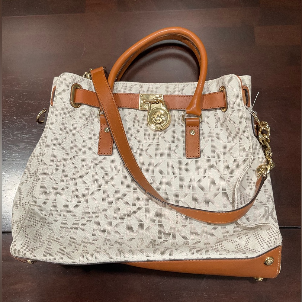 MICHAEL KORS HAMILTON LOGO TOTE WITH SHOULDER STRAP IN VANILLA - Picture 12 of 12